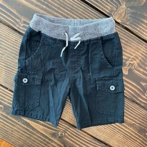 ⭐️ 3 for $15 ⭐️ Black Cargo Shorts / size 4-5
